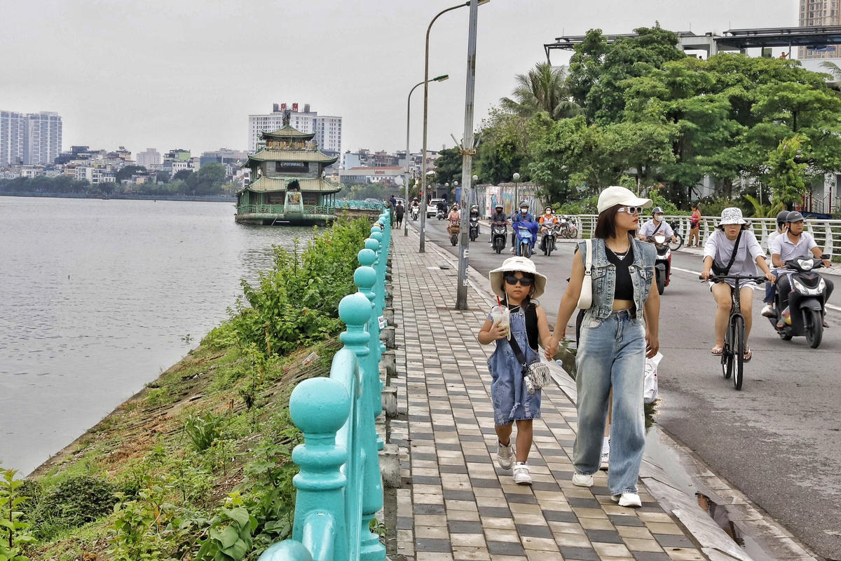 Thời gian qua, nhờ sự cố gắng, các cơ quan chức năng quận Tây Hồ đã tiến hành cưỡng chế hàng loạt du thuyền đã hoen gỉ gây mất cảnh quan tại khu vực Đầm Bảy (phường Nhật Tân). Hiện khu vực này vẫn còn chiếc du thuyền mang tên Potomac duy nhất còn neo đậu tại hồ Tây.