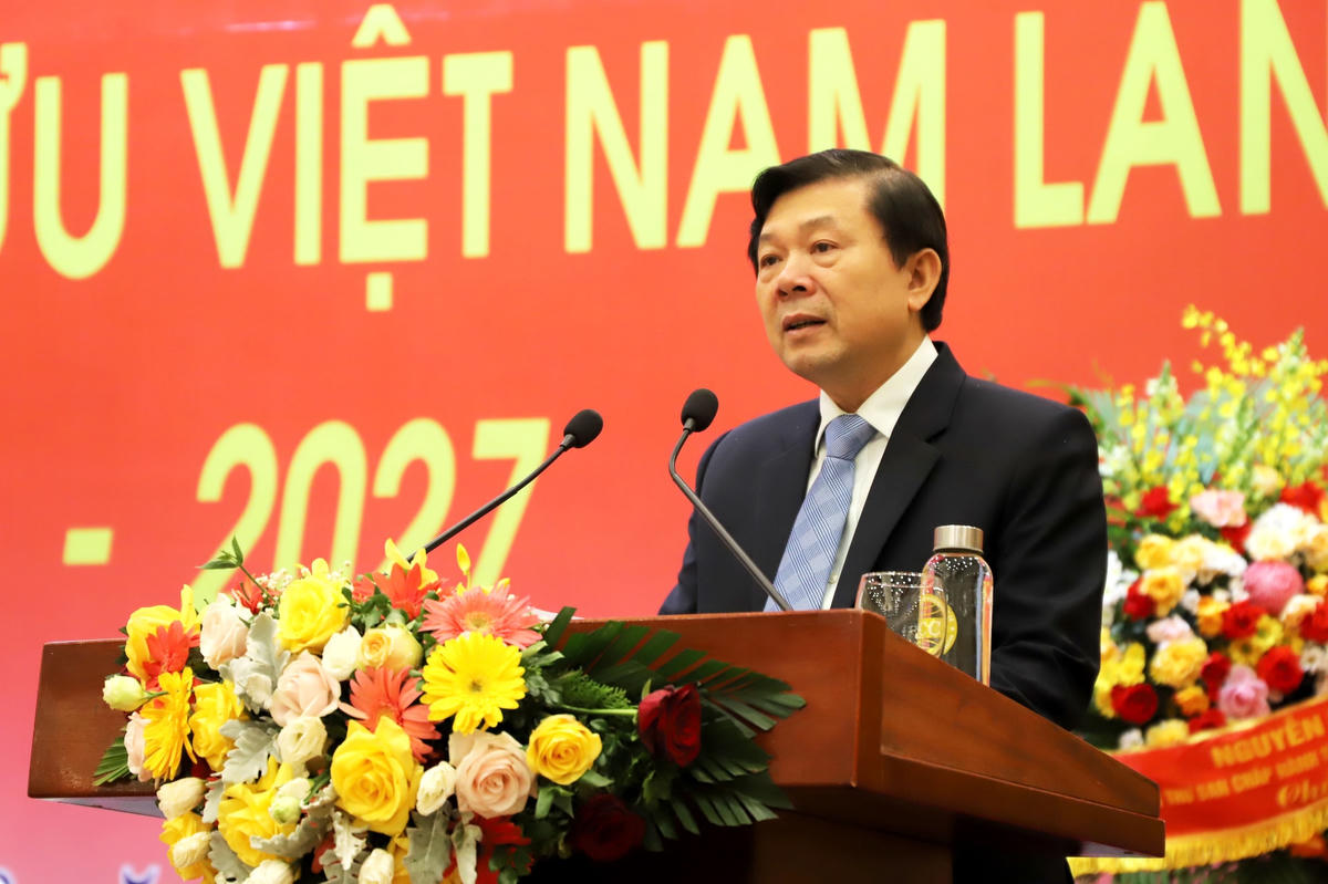 Phó Chủ tịch Nguyễn Hữu Dũng phát biểu tại Đại hội.