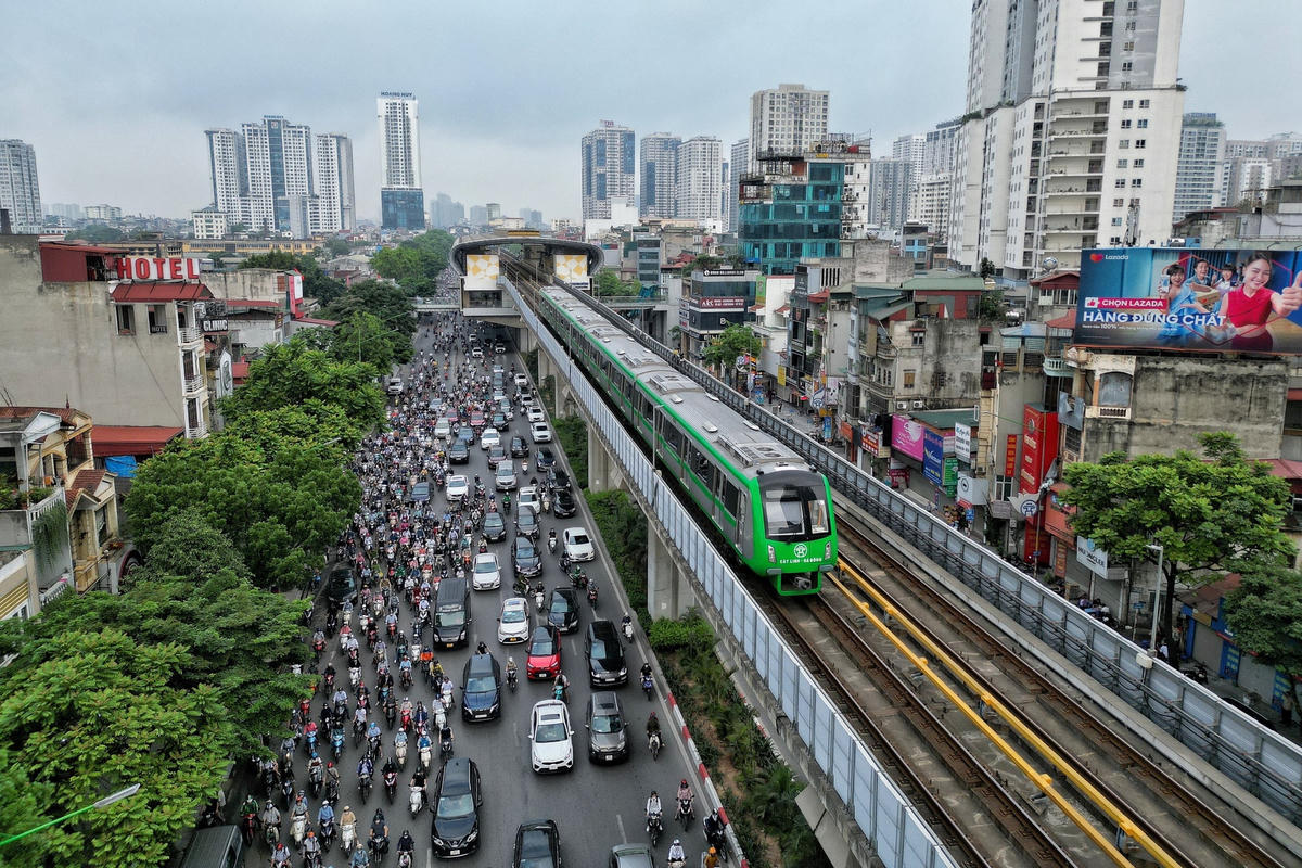 Ngày đầu làm việc sau kỳ nghỉ lễ giao thông Hà Nội ùn tắc cục bộ 