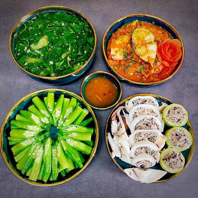Bữa ăn cần đa dạng, phối hợp nhiều loại thực phẩm từ 4 nhóm thức ăn và thường xuyên thay đổi.