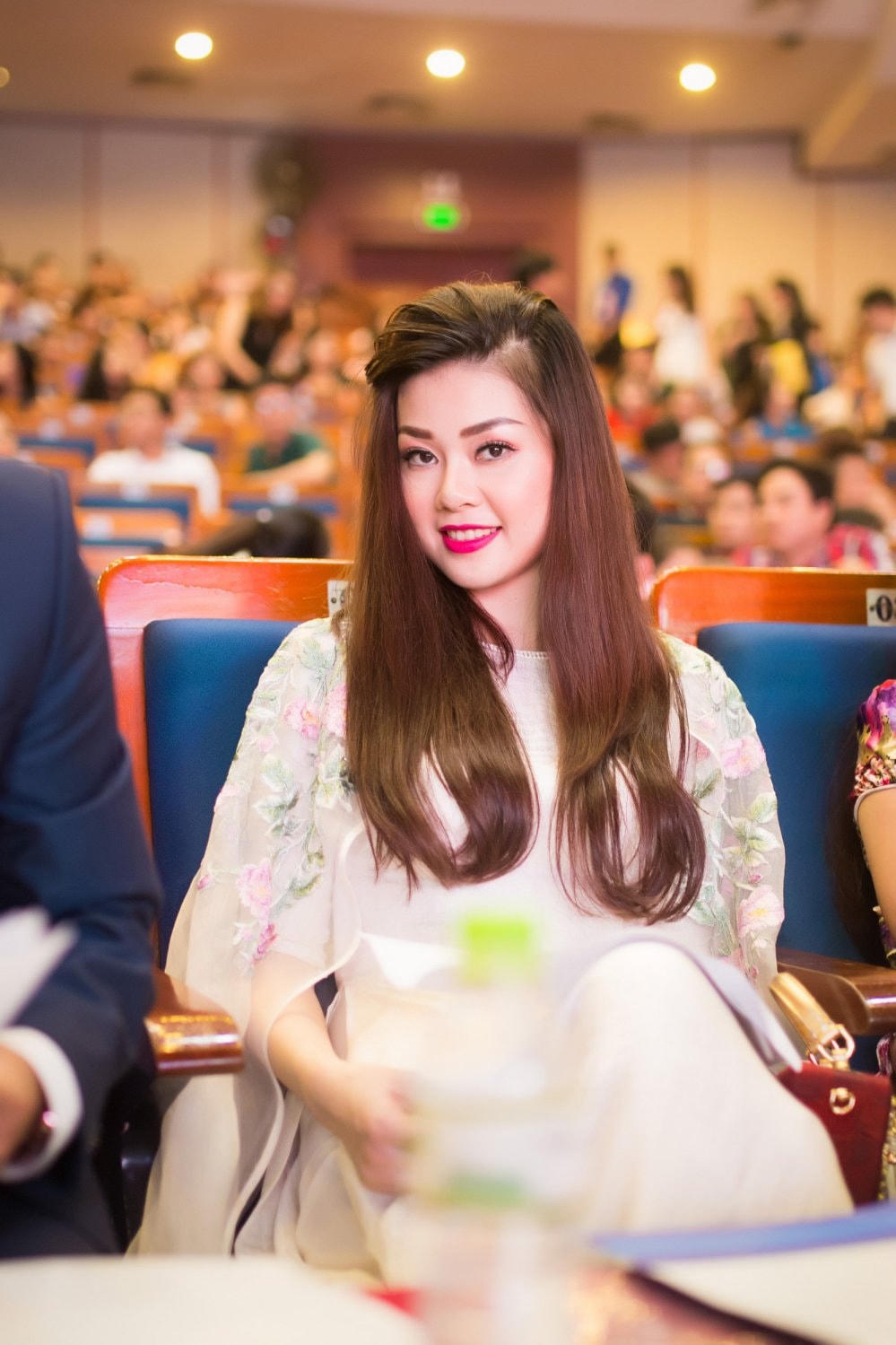 Nhan sắc của Hoàng Nhung vẫn gây ấn tượng trong một lần tái xuất gần đây.
