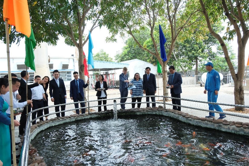 Một số hoạt động bên lề sự kiện: tham quan hồ cá Koi sử dụng nước thải đã qua xử lý của nhà máy.