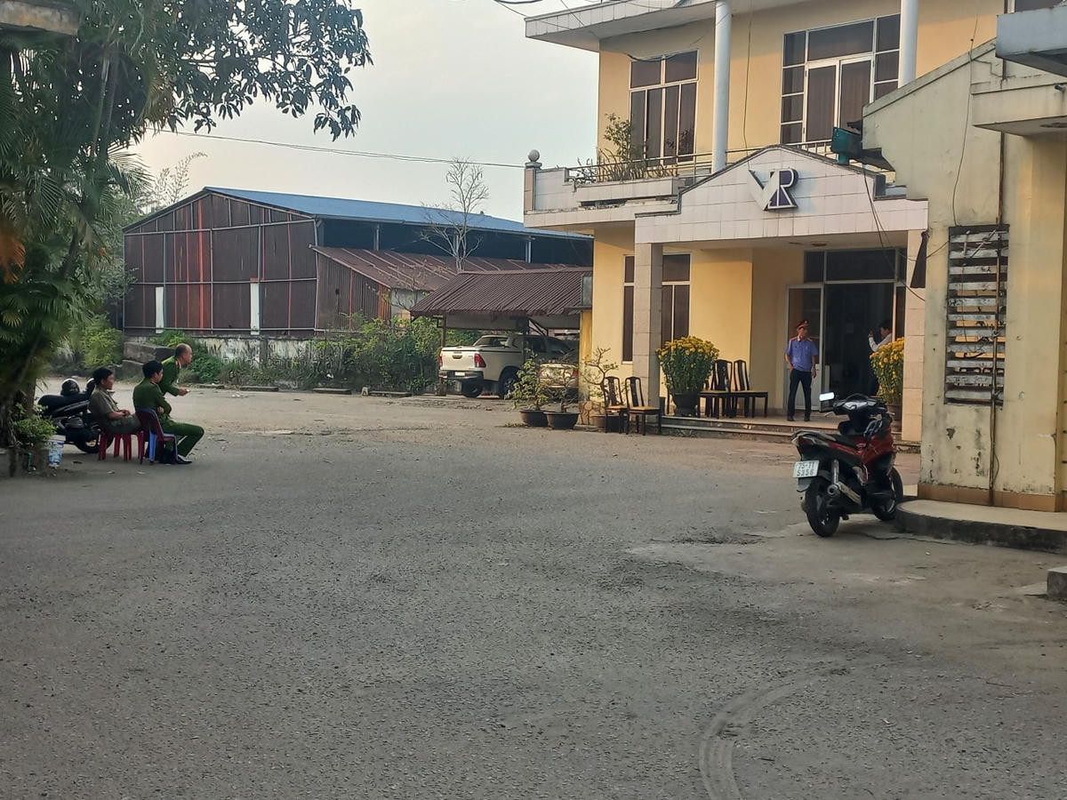 Lực lượng chức năng có mặt tại Trung tâm đăng kiểm xe cơ giới tỉnh Thừa Thiên - Huế.