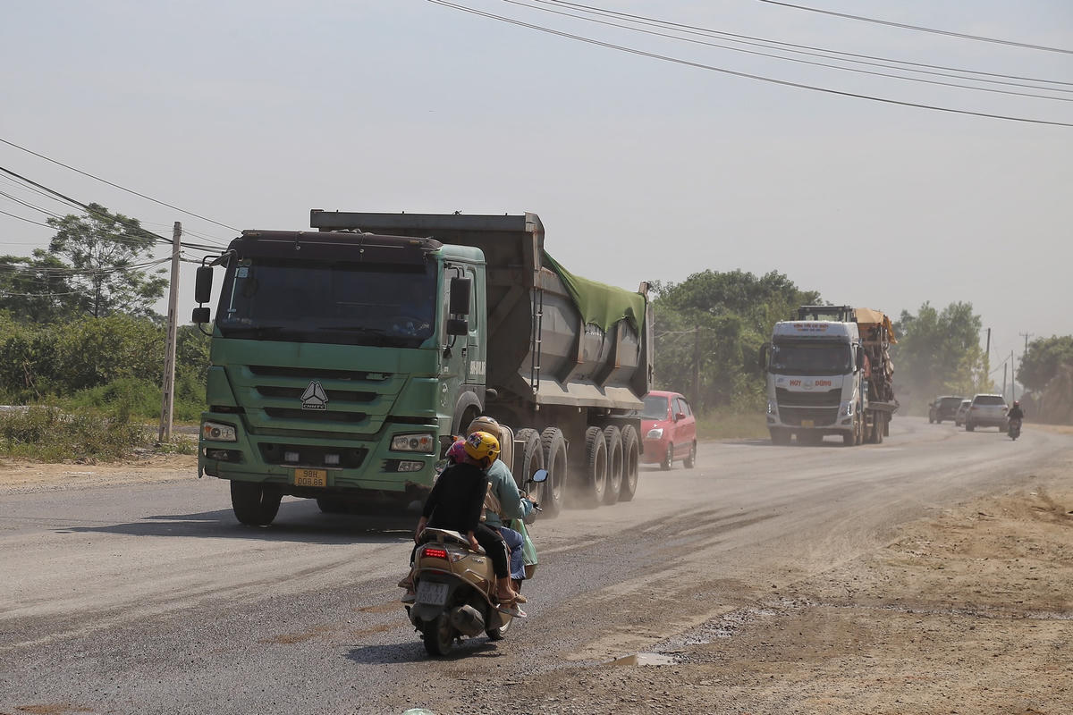 Hà Nội: Nhiều xe có dấu hiệu cơi nới thành thùng 'cày ải' cửa ngõ