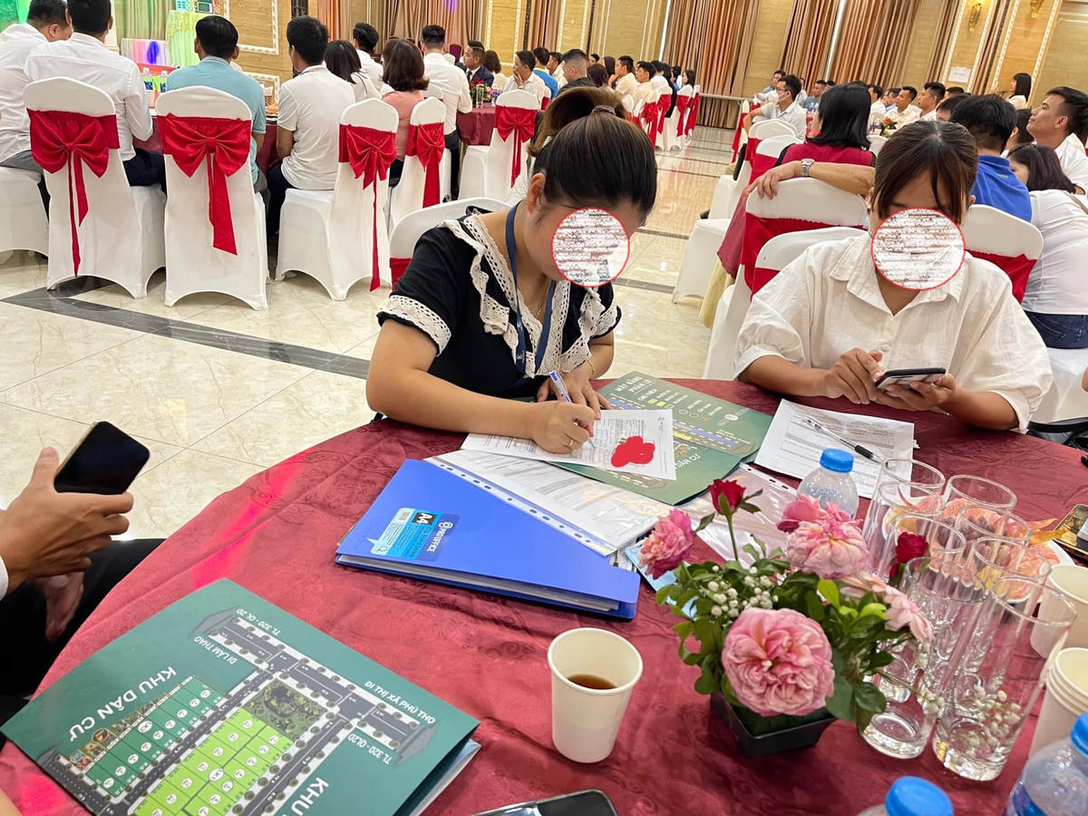 Sự kiện mở bán ngày 3/7/2022 thu hút hàng trăm người tham dự.