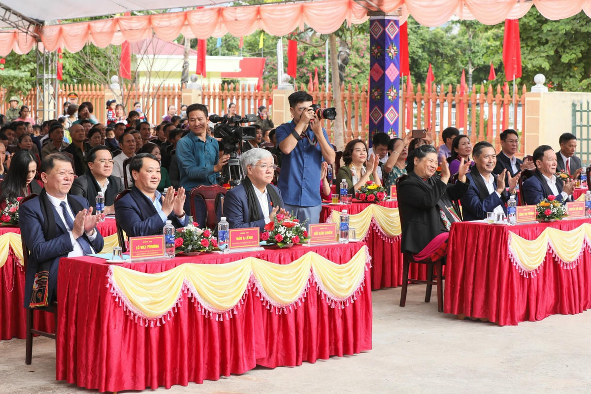 Bí thư Trung ương Đảng, Chủ tịch UBTƯ MTTQ Việt Nam Đỗ Văn Chiến và các đại biểu dự ngày hội.