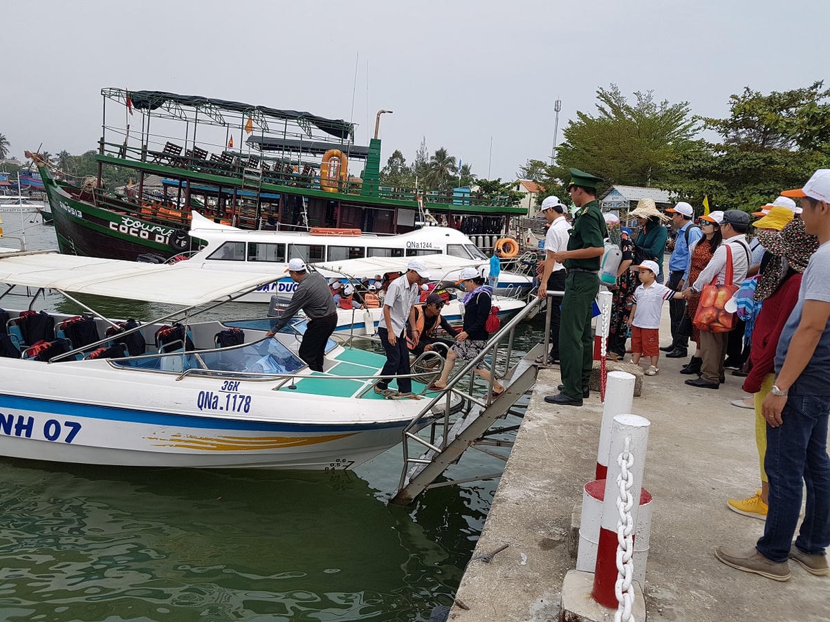 Vận tải hành khách tuyến Hội An đi Cù Lao Chàm.