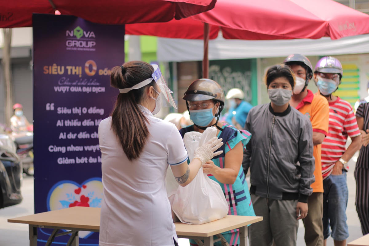 Trong cuộc chiến chống Covid 19, NovaGroup tiên phong ủng hộ quỹ vắc-xin; xây dựng bệnh viện dã chiến và khu cách ly, hỗ trợ trang thiết bị y tế cho các bệnh viện tuyến đầu, triển khai