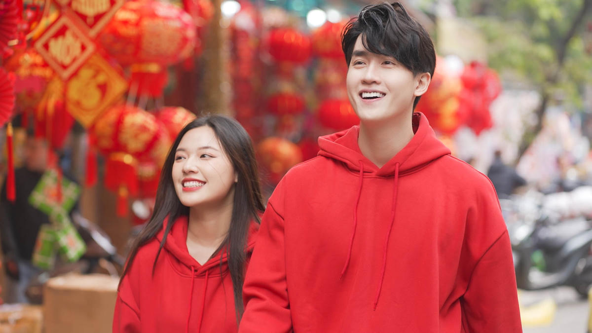 Vũ Thịnh – Fanny nắm tay nhau cảm nhận Tết Bắc, Nam