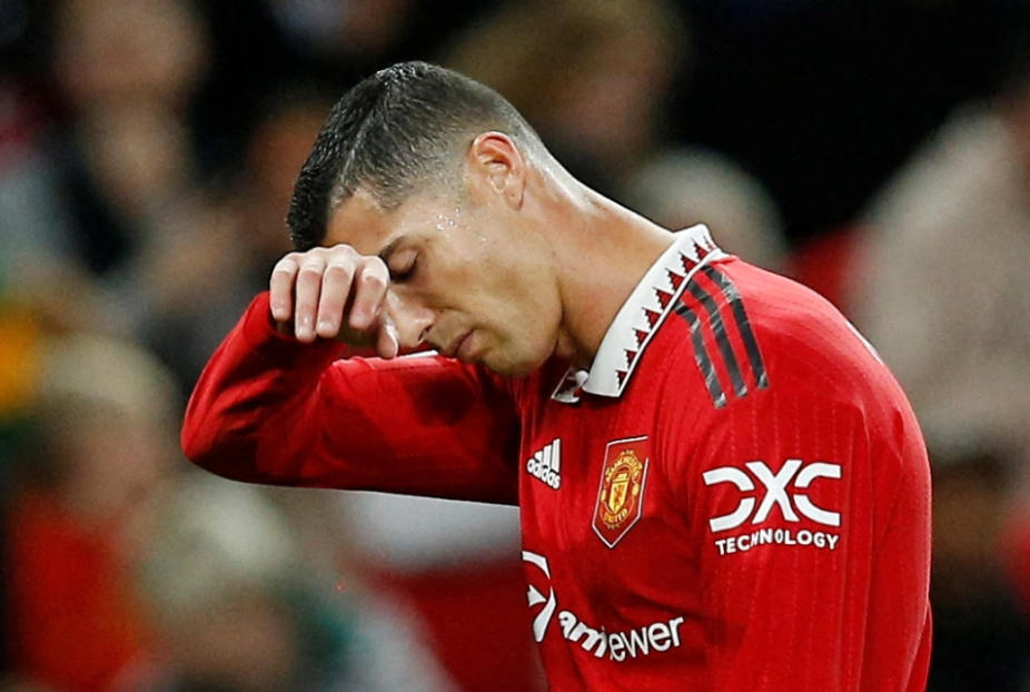 Sau thỏa thuận chung, Cristiano Ronaldo sẽ rời khỏi Manchester United ngay lập tức. Ảnh: The Sun.