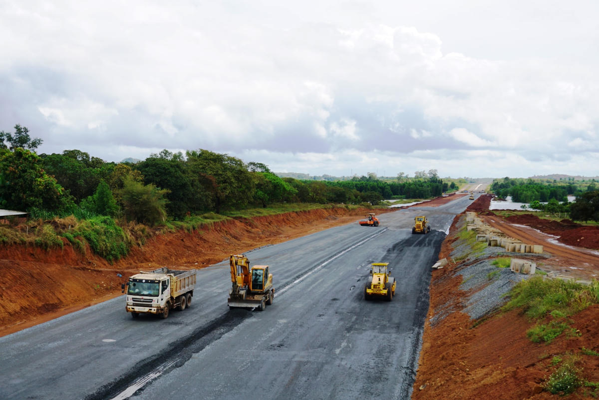 Cao tốc Dầu Giây – Phan Thiết đi qua xã Xuân Hiệp có chiều dài 4,4km. Đây là công trình mà theo Chủ tịch UBND xã Xuân Hiệp thì đã làm thay đổi nhiều đến đời sống nhân dân trên địa bàn.  Ảnh Mạnh Thìn.