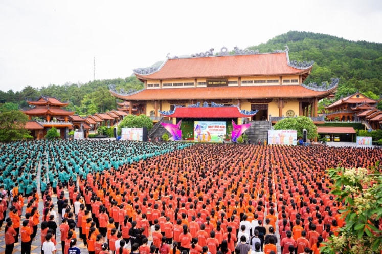 Thời khóa lễ Phật, ngồi thiền.