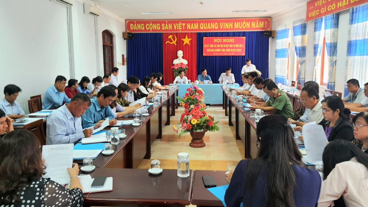 Quảng cảnh hội nghị.