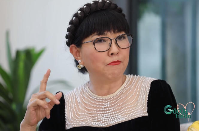 Nghệ sĩ Phương Dung không dấu nổi xúc cảm vì hoàn cảnh của nghệ sĩ Hoa Mỹ Hạnh.