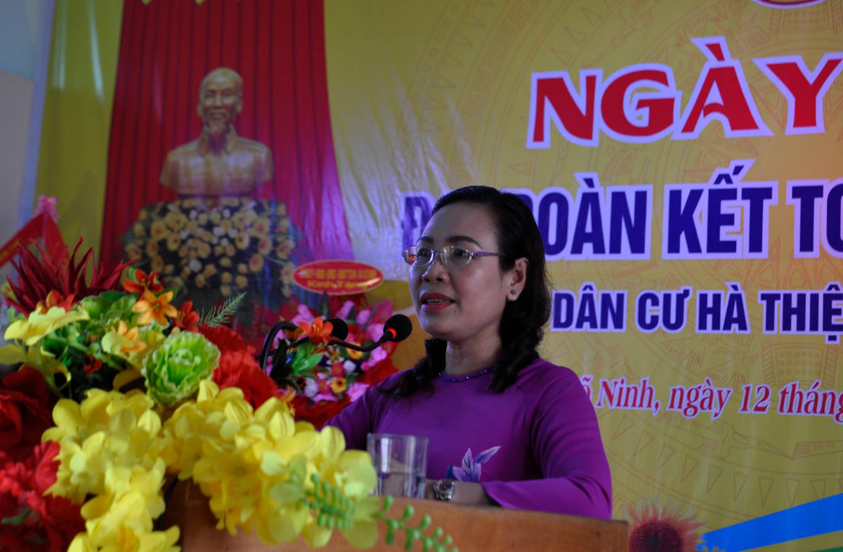 Bà Phạm Thị Hân, Chủ tịch Uỷ ban MTTQ Việt Nam tỉnh Quảng Bình phát biểu tại Ngày hội.