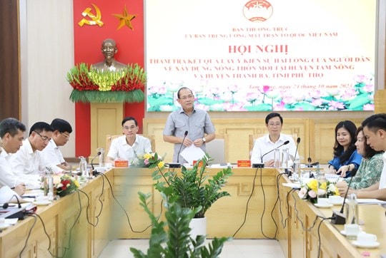 Ông Hoàng Công Thủy - Phó Chủ tịch Ủy ban Trung ương MTTQ Việt Nam, thành viên Ban Chỉ đạo Trung ương các Chương trình mục tiêu Quốc gia phát biểu kết luận hội nghị. 
