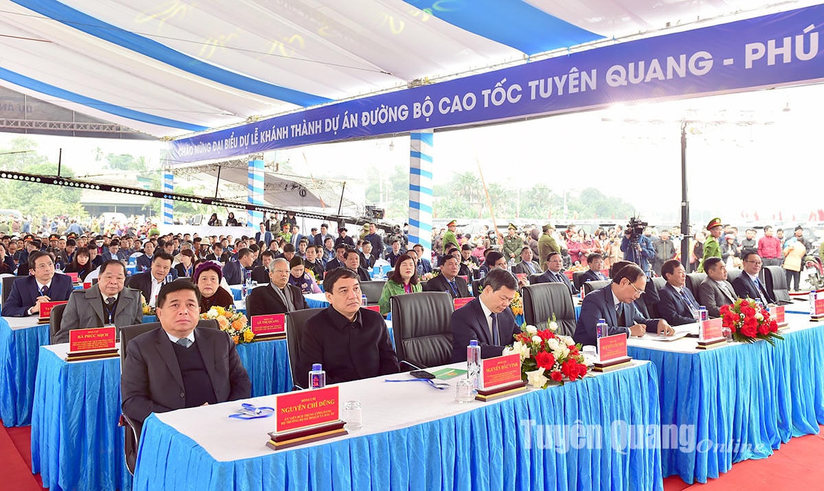 Các đại biểu dự Lễ khánh thành cao tốc Tuyên Quang - Phú Thọ. Ảnh: Baotuyenquang.