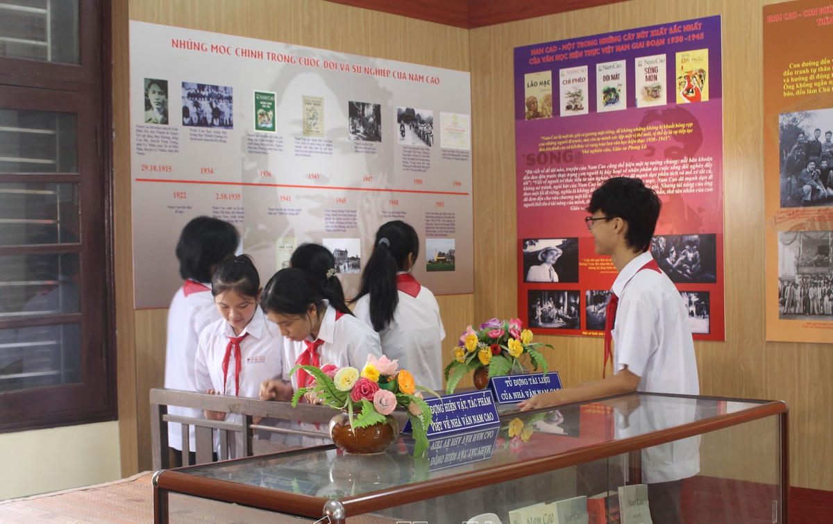 Bên ngoài và bên trong Khu tưởng niệm nhà văn, liệt sĩ Nam Cao.