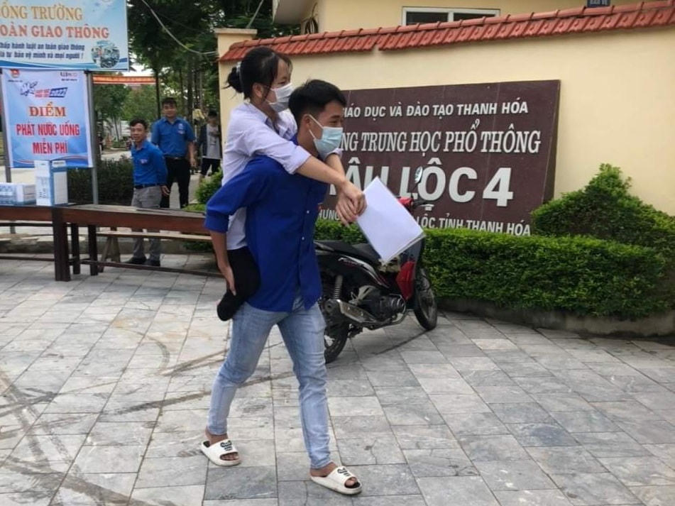 Dù hoàn cảnh gia đình còn nhiều khó khăn nhưng Thùy luôn cố gắng nỗ lực, đạt danh hiệu học sinh giỏi suốt nhiều năm.