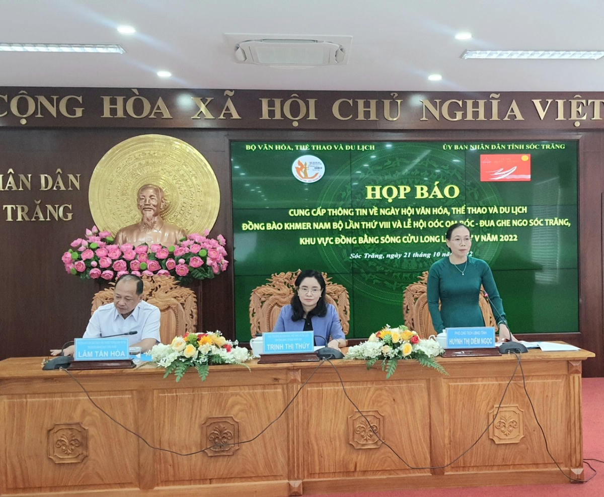 Bà Huỳnh Thị Diễm Ngọc - Phó Chủ tịch UBND tỉnh Sóc Trăng phát biểu tại buổi họp báo.