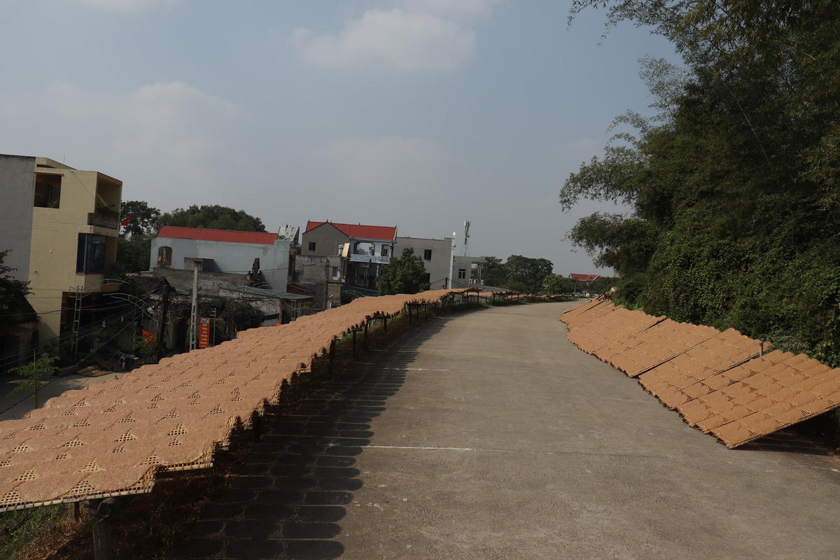 Nằm bên bờ sông Chu, làng Đắc Châu từ lâu đã nổi tiếng với nghề làm bánh đa với lịch sử hàng trăm năm tuổi. Chẳng ai còn nhớ nghề làm bánh đa của làng có từ bao giờ, nhưng nghề đã gắn chặt với cái tên của làng.
