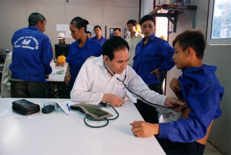 Nhiều công nhân lao động được khám bệnh định kỳ mỗi năm.