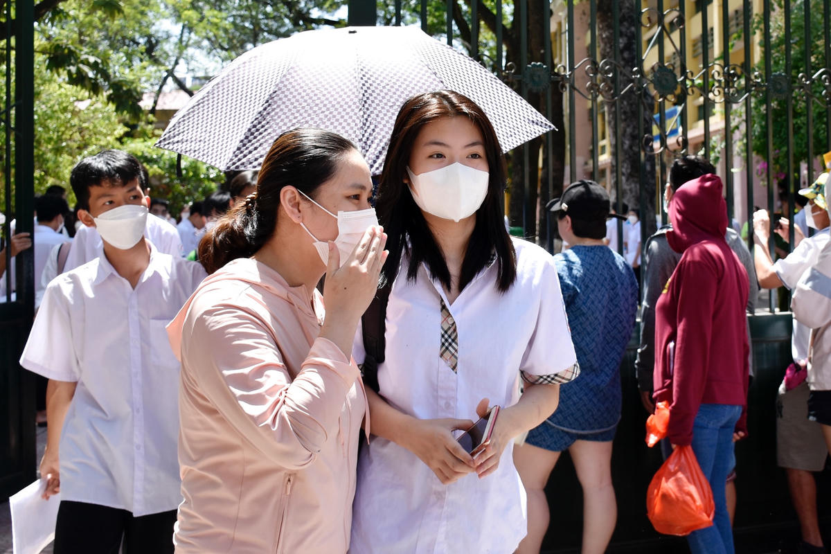 Thí sinh dự thi vào lớp 10 THPT công lập tại Hà Nội năm 2022.