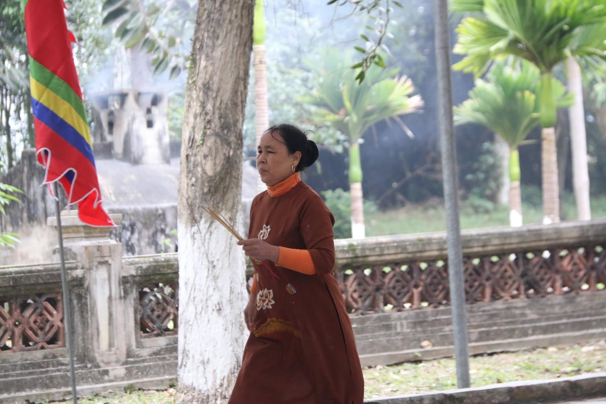 Theo UBND xã Xuân Lập (Thọ Xuân, Thanh Hóa), Đền thờ Vua Lê Đại Hành luôn được khách thập phương tìm đến thành kính dâng hương khẩn cầu những điều tốt lành cho gia đình… Trong dịp Tết Nguyên đán, người dân thường đến đền dâng hương đông nhất là vào đêm giao thừa sau đó số lượng giảm dần và sẽ đông trở lại trong dịp rằm tháng giêng (15/1 âm lịch).
