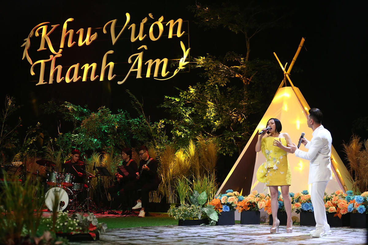 Ca sĩ Phương Thanh và Ưng Hoàng Phúc là ca sĩ khách mời đầu tiên của Khu Vườn Thanh Âm. Ảnh: Bee Comm.