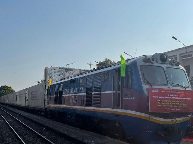 Chuyến tàu liên vận quốc tế vận chuyển hàng nông sản xuất khẩu từ Sóng Thần, Bình Dương, Việt Nam đến Trịnh Châu, Hà Nam, Trung Quốc. (Ảnh: Huyền Trang/TTXVN) chuyen-tau-lien-van-quoc-te-van-chuyen-nong-san-xuat-khau-3994.jpg