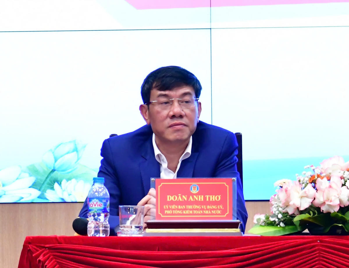 Phó Tổng Kiểm toán nhà nước Doãn Anh Thơ: Các đoàn viên, thanh niên KTNN có rất nhiều lợi thế về kiến thức chuyên môn, ngoại ngữ, năng lực tiếp cận vấn đề mới, thể hiện khả năng và mạnh dạn đề xuất với lãnh đạo KTNN. Thanh niên KTNN hãy cứ nỗ lực, cống hiến và cơ hội sẽ đến với từng đoàn viên, thanh niên.