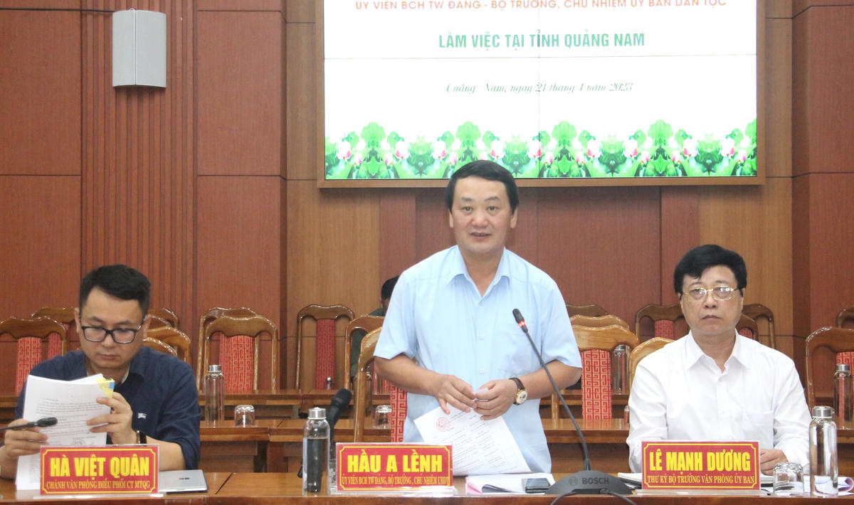 Ông Hầu A Lềnh, Bộ trưởng, Chủ nhiệm Ủy ban Dân tộc phát biểu kết luận buổi làm việc.