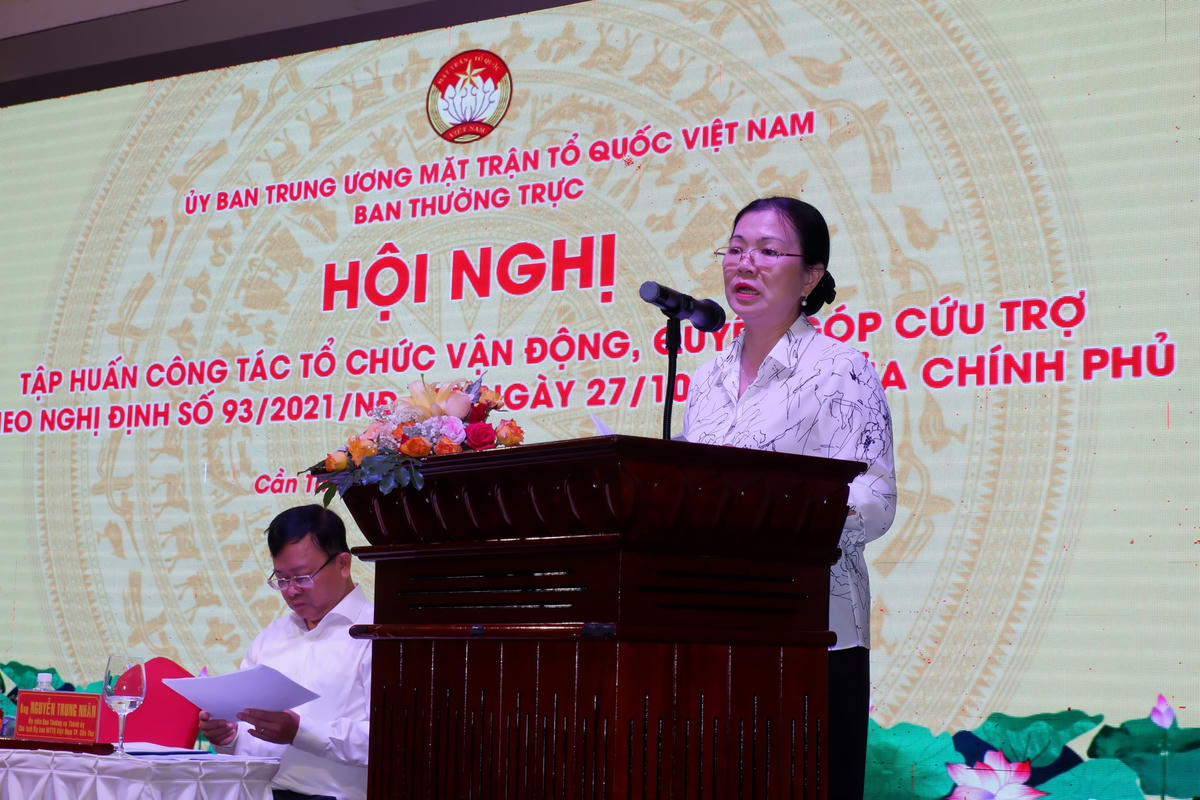 Bà Trương Thị Ngọc Ánh, Phó Chủ tịch UBTƯ MTTQ Việt Nam phát biểu tại hội nghị.