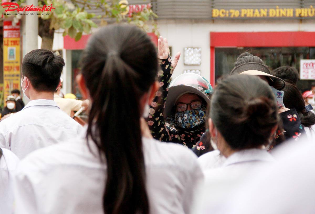 "Mẹ đây con ơi".