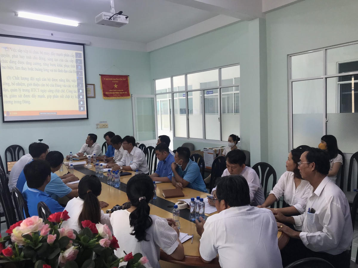 Điểm cầu tại Chi bộ Công ty Thuốc lá Đồng Tháp.