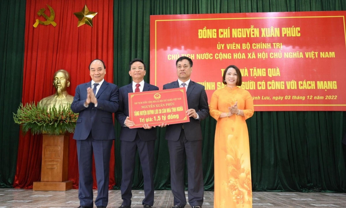 Chủ tịch nước trao tặng 30 nhà tình nghĩa trị giá 1,5 tỷ đồng cho người dân huyện Quỳnh Lưu.