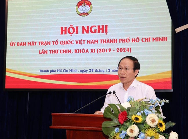 Phó Chủ tịch - Tổng Thư ký Ủy ban Trung ương MTTQ Việt Nam Lê Tiến Châu phát biểu tại Hội nghị.
