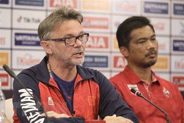 HLV trưởng đội tuyển U22 Việt Nam Philippe Troussier phát biểu tại họp báo. Ảnh: Minh Quyết/TTXVN.