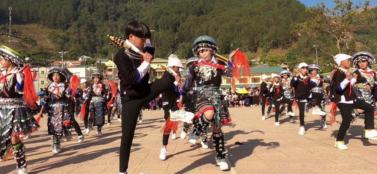 Vũ điệu khèn Mông.