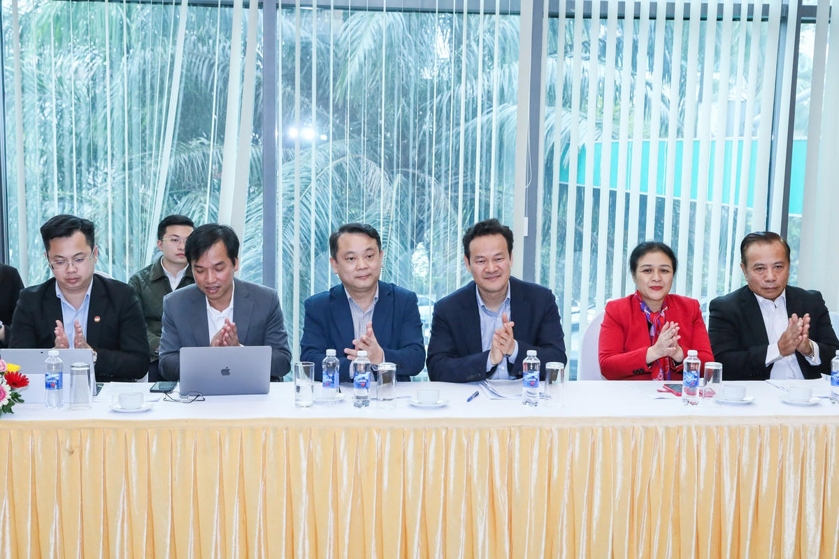 Các đại biểu tham dự buổi gặp mặt. Ảnh: Quang Vinh.