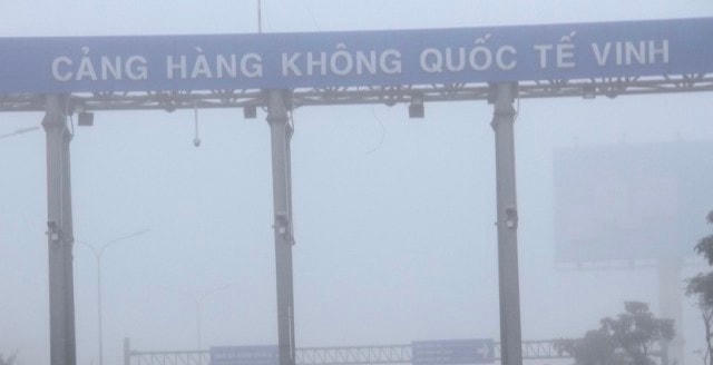 Sương mù dày đặc tại cảng HKQT Vinh khiến một số chuyến bay bị chậm, phải chờ thời tiết thuận lợi mới có thể cất cánh. Ảnh: Cục HKVN.  