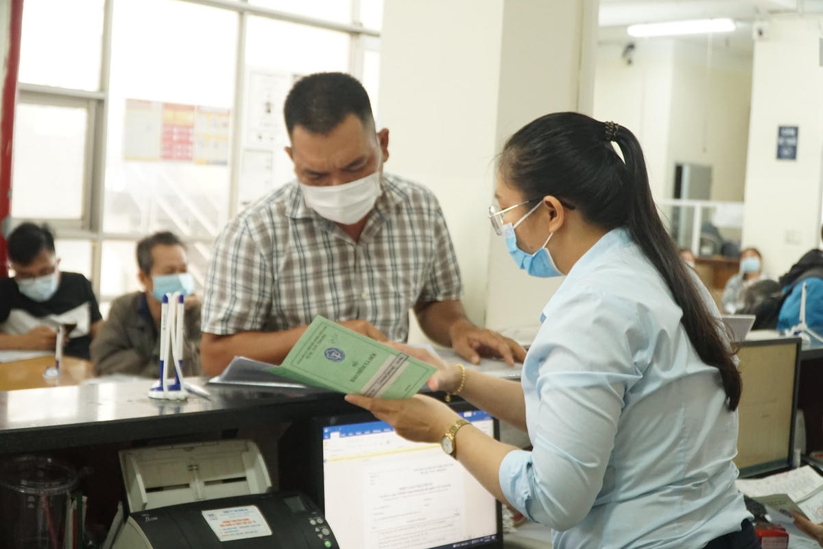 Rút bảo hiểm xã hội một lần, người lao động thiệt hại đủ đường.