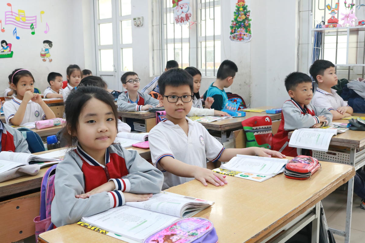 Quá tải trường lớp: Hà Nội giảm sĩ số học sinh bằng cách nào?