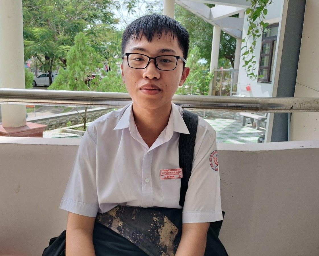 TS Hà Huy Hoàng chia sẻ về đi làm thủ tục thi tốt nghiệp. 