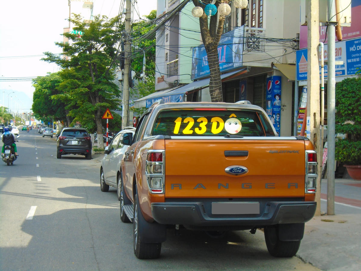 123 dô lan tràn khắp nơi, xa lạ với văn hóa ẩm thực. Ảnh: Thanh Tùng.