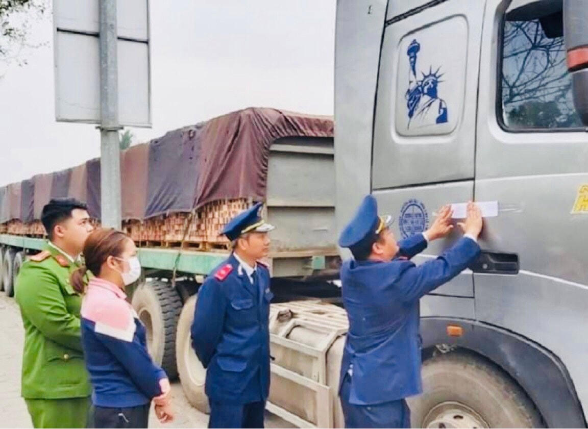 Thanh tra giao thông tỉnh Hải Dương đã niêm phong, cưỡng chế xe ô tô đầu kéo mang biển số 15H-029.50.