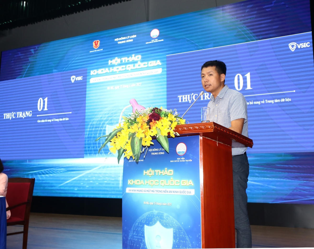 Ông Trương Đức Lượng, Tổng Giám đốc Công ty Cổ phần An ninh mạng Việt Nam (VSEC) tham luận tại Hội thảo về “Đảm bảo an ninh cho Trung tâm dữ liệu”.