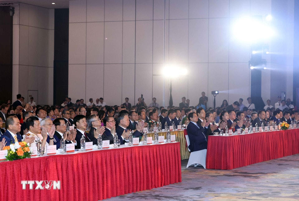 Tổng Bí thư Tô Lâm, Thủ tướng Phạm Minh Chính cùng các đại biểu dự Lễ khai mạc Triển lãm