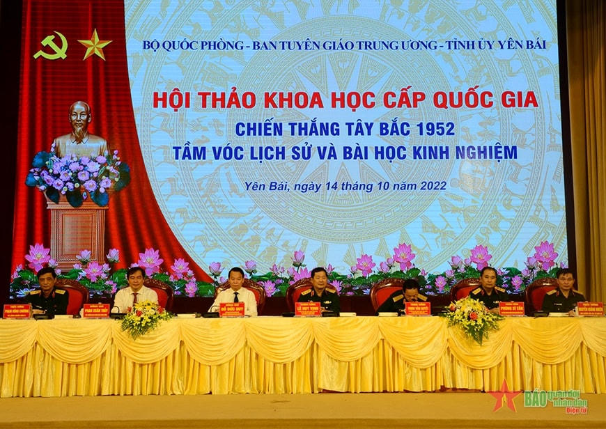  Đoàn chủ tịch Hội thảo.