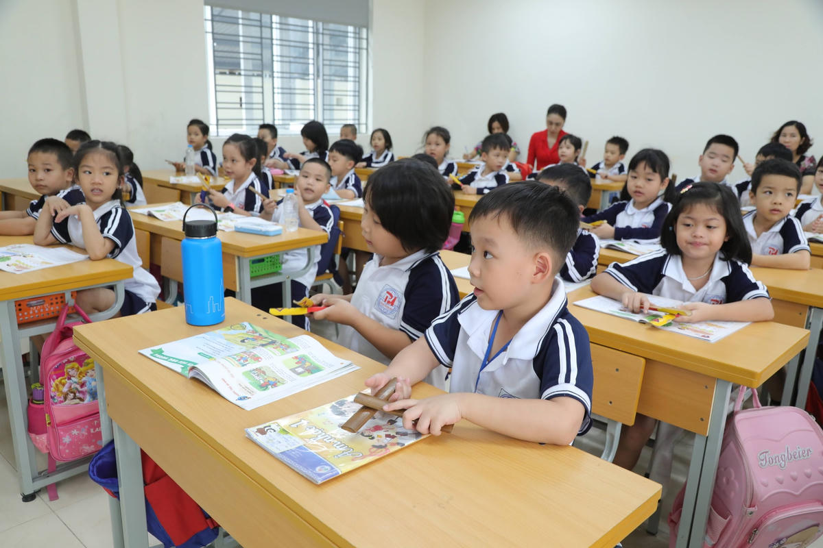 Học sinh tiểu học bước vào năm học mới. Ảnh: Quang Vinh.